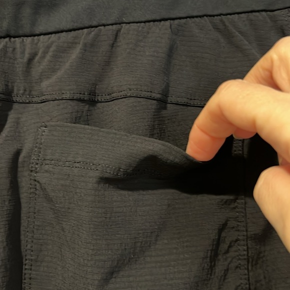 Athleta Trekkie North Mid Rise Black Bermuda shorts size 4 - Picture 7 of 14